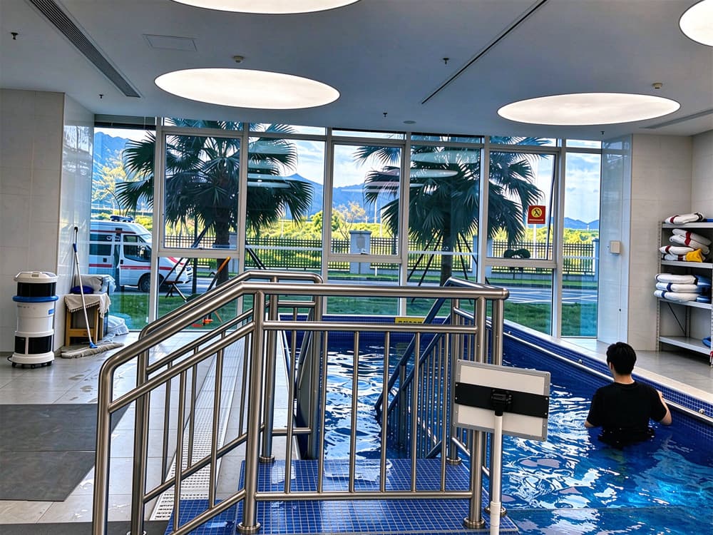 Hydrotherapy pool